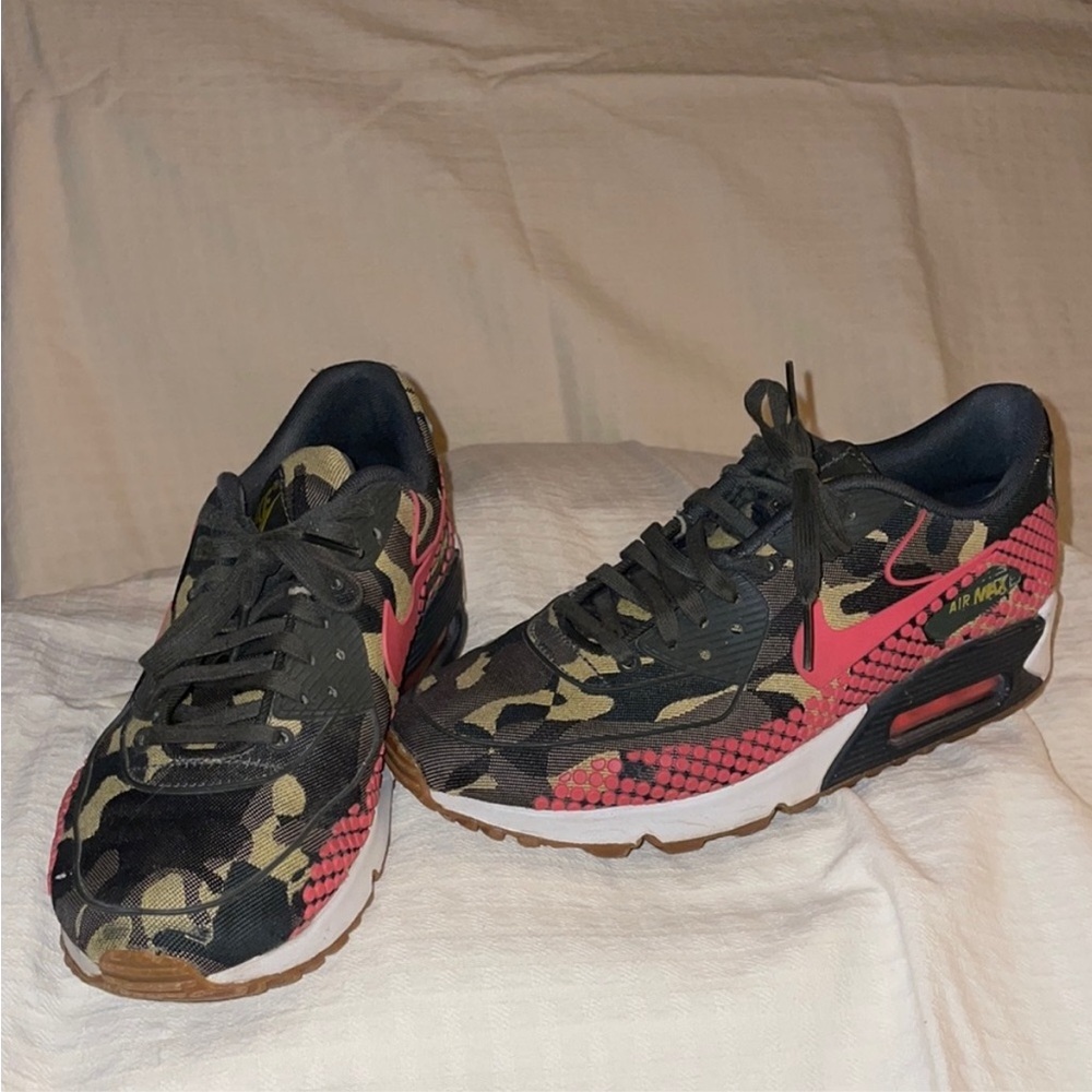 NIKE 🌹Camouflage and Pink Sneakers